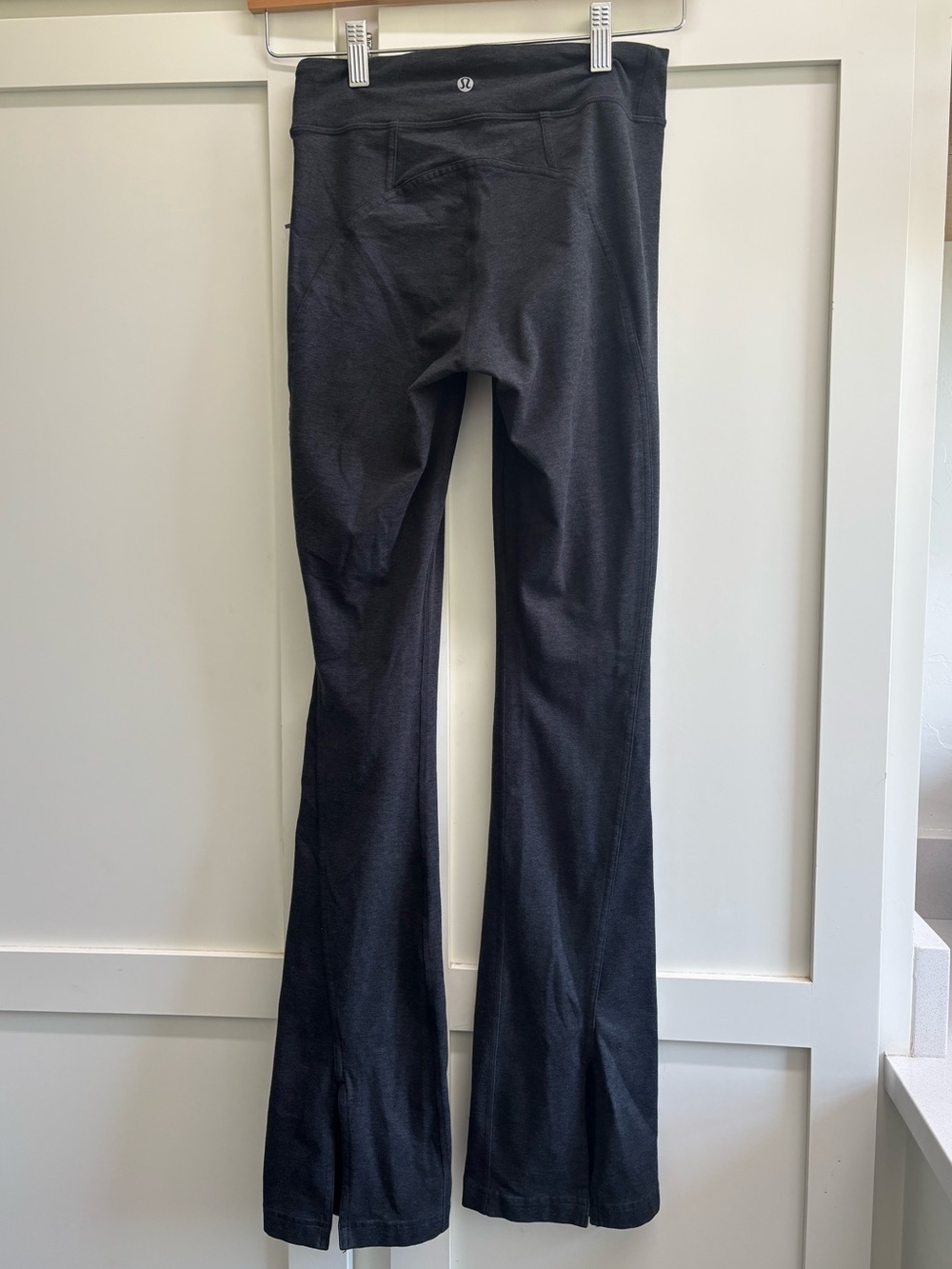 Lululemon softstreme Suedey Split-Hem High-Rise Mini-Flare Pant size 6 black - Picture 4 of 9